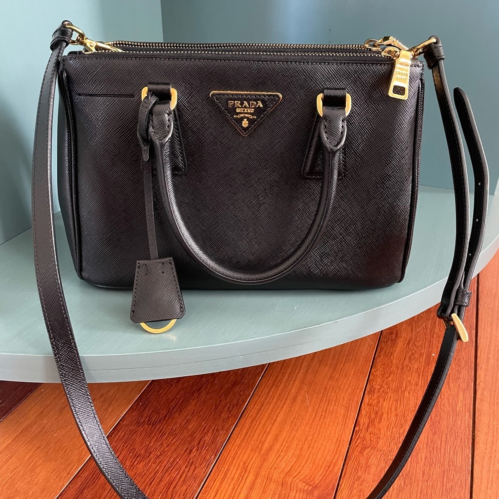 PRADA Bag - Used - Galleria Saffiano (Medium)